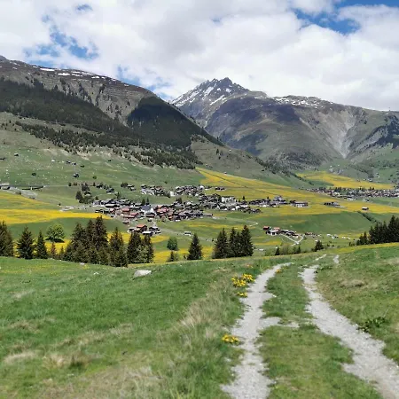 公寓 Tgesa Dutg Grond